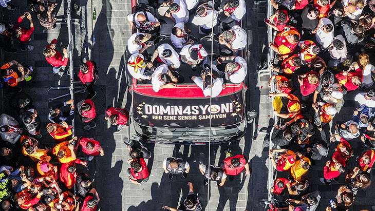 Galatasaraylı futbolcuların şampiyonluk kutlamasından fotoğraflar