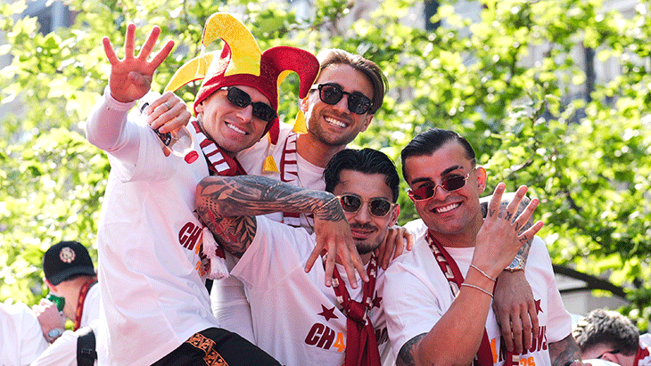 Galatasaraylı futbolcuların şampiyonluk kutlamasından fotoğraflar
