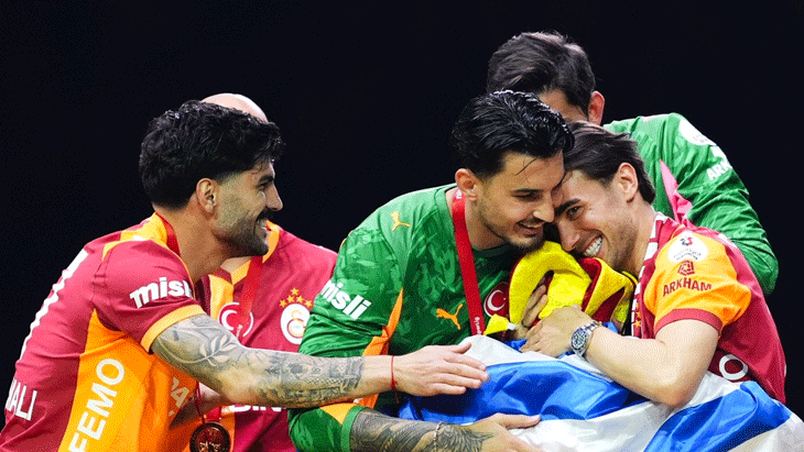 Galatasaraylı futbolcuların şampiyonluk kutlamasından fotoğraflar