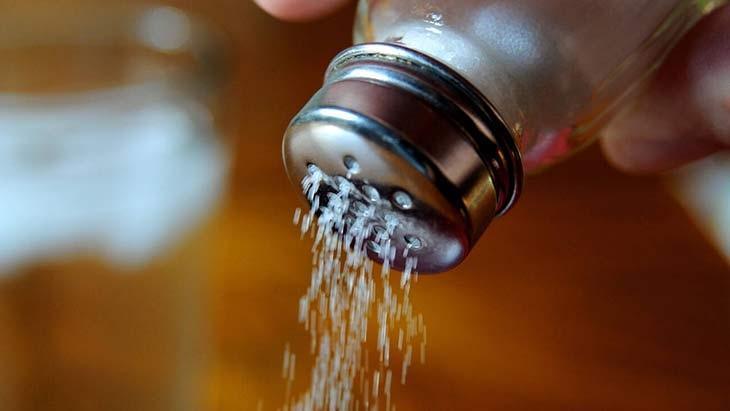 Hipertansiyondan mide kanserine Aşırı tuz tüketimi böyle zarar veriyor Hipertansiyondan mide kanserine Aşırı tuz tüketimi böyle zarar veriyor