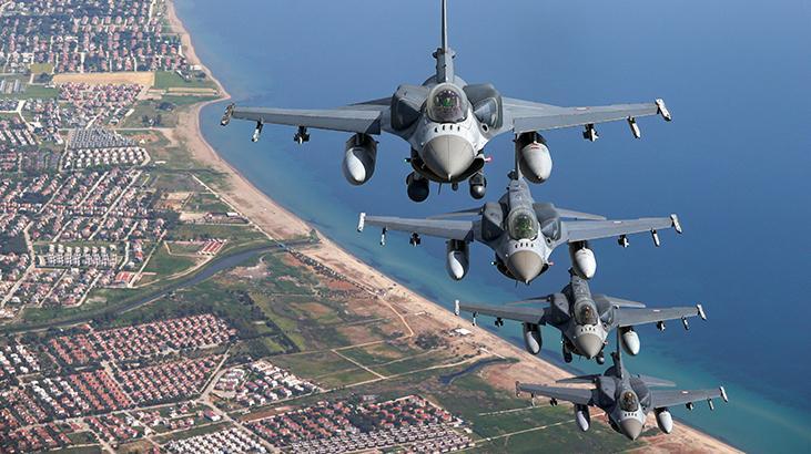 EFES-2026 Tatbikatından nefes kesen görüntü Türkiyenin çelik kanatları şov yaptı
