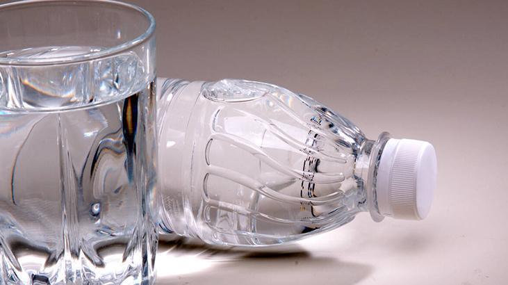 En iyi su şişesi buymuş Su tüketimini artırıyor hem de daha lezzetli yapıyor En iyi su şişesi buymuş Su tüketimini artırıyor hem de daha lezzetli yapıyor