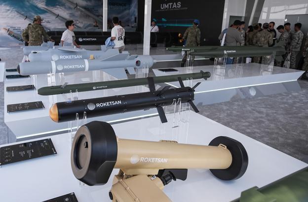 İzmir’de EFES-2026’da nefes kesen görüntüler Robot köpekler ve yerli devler sahneye çıktı