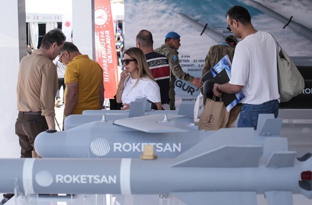 İzmir’de EFES-2026’da nefes kesen görüntüler Robot köpekler ve yerli devler sahneye çıktı