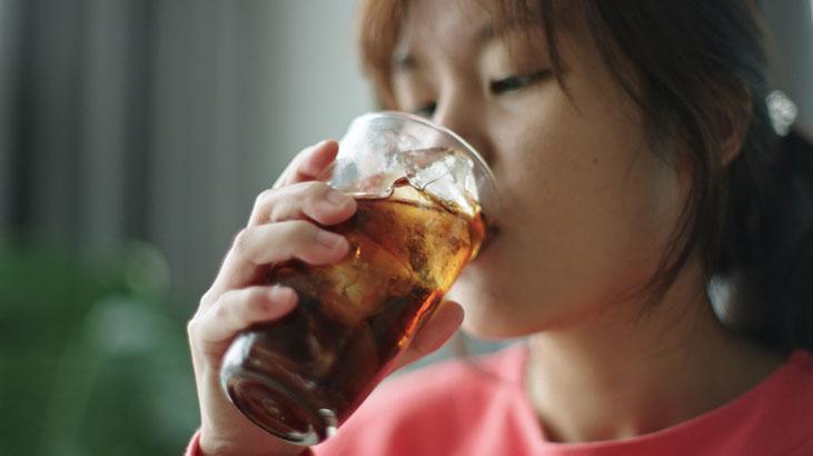 Her gün içince tehlikesi artıyormuş Diyet kola ve gazlı içeceklerin bilinmeyen etkisi