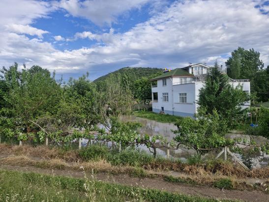Tokat, Kastamonu ve Amasyada sağanak yağış hayatı felç etti Sel riski nedeniyle eğitime ara verildi, evler tahliye edildi