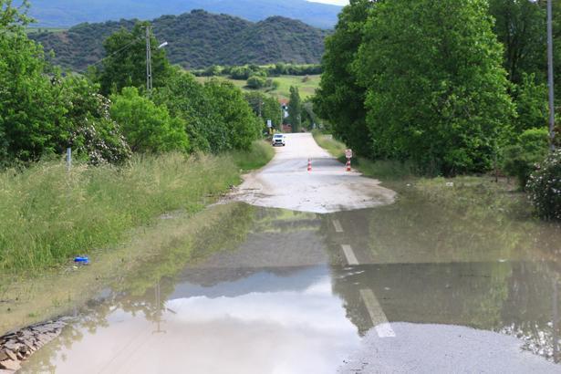 Tokat, Kastamonu ve Amasyada sağanak yağış hayatı felç etti Sel riski nedeniyle eğitime ara verildi, evler tahliye edildi