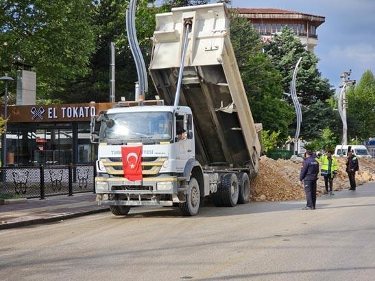 Kentte baraj alarmı 15 mahalle ile 7 köy tahliye ediliyor, sokaklara kum torbalı setler çekildi