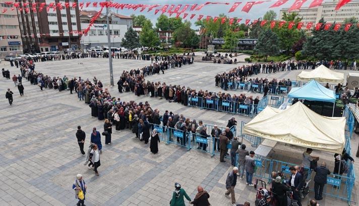 Ücretsiz olduğunu duyan koştu Kentte Kilometrelerce kuyruk