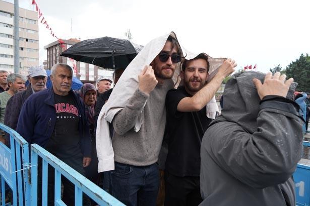 Ücretsiz olduğunu duyan koştu Kentte Kilometrelerce kuyruk