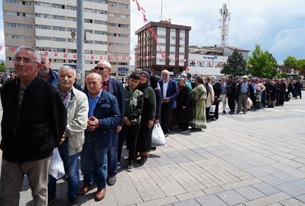 Ücretsiz olduğunu duyan koştu Kentte Kilometrelerce kuyruk