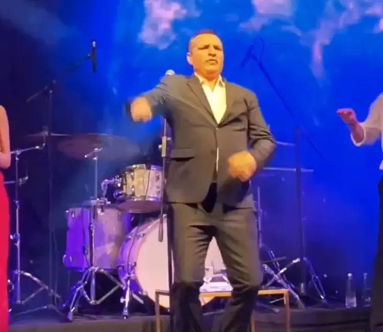 Rafet El Roman’ın dansı olay oldu ‘Sahnede durduramıyorum kendimi’