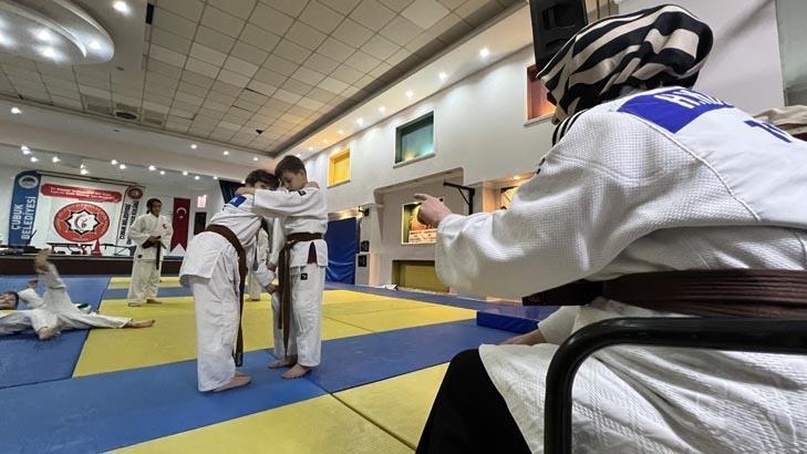 İzlerken taktik verdiği torununu judoda Türkiye üçüncüsü yaptı: 60ından sonra antrenör oldu
