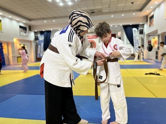İzlerken taktik verdiği torununu judoda Türkiye üçüncüsü yaptı: 60ından sonra antrenör oldu