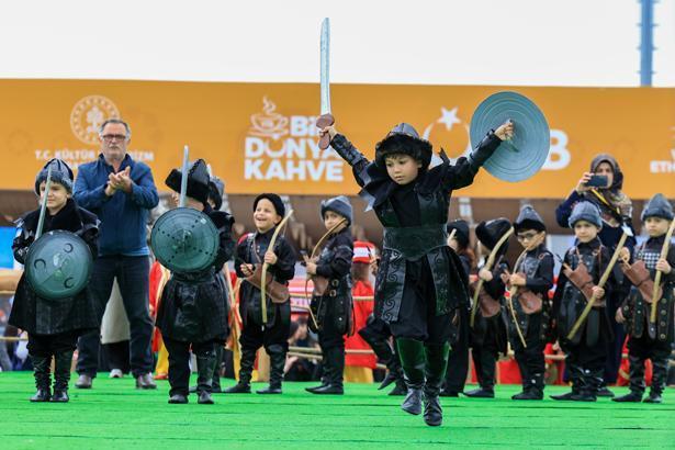 8. Etnospor Kültür Festivali kapılarını açtı İstanbul’da renkli görüntülere sahne olan festivalden kareler 8. Etnospor Kültür Festivali kapılarını açtı İstanbul’da renkli görüntülere sahne olan festivalden kareler