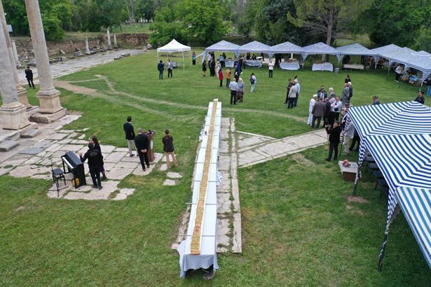 14 metrelik pide görenleri şaşkına çevirdi Aydın’da tarihi lezzet şovu