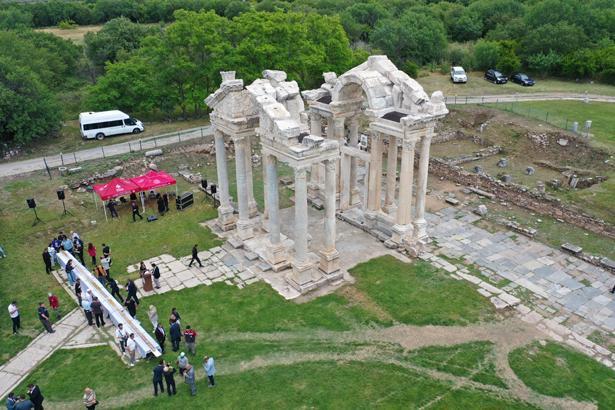 14 metrelik pide görenleri şaşkına çevirdi Aydın’da tarihi lezzet şovu