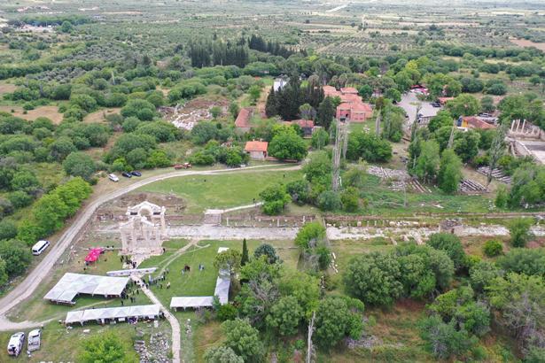 14 metrelik pide görenleri şaşkına çevirdi Aydın’da tarihi lezzet şovu