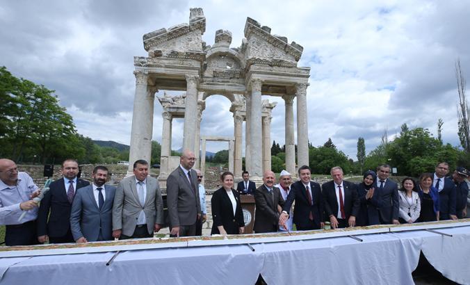14 metrelik pide görenleri şaşkına çevirdi Aydın’da tarihi lezzet şovu