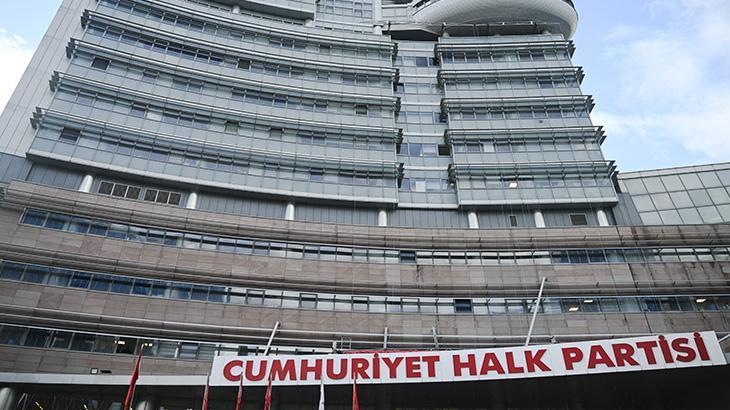 CHP’liler mutlak butlan kararı sonrası genel merkezde toplandı