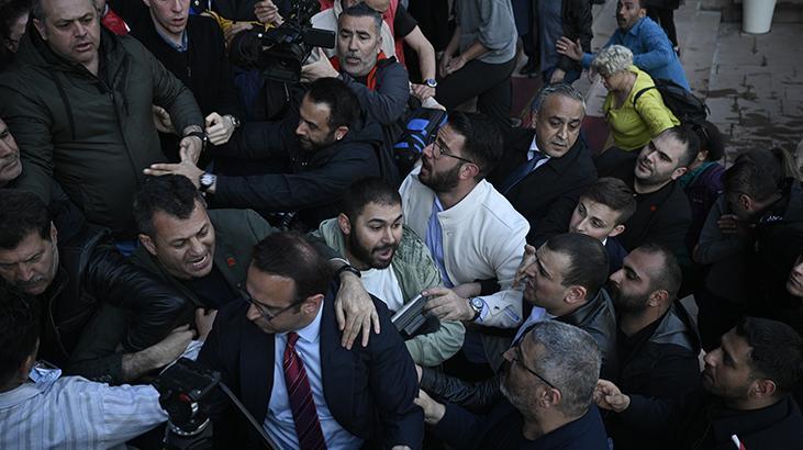 CHP’liler mutlak butlan kararı sonrası genel merkezde toplandı