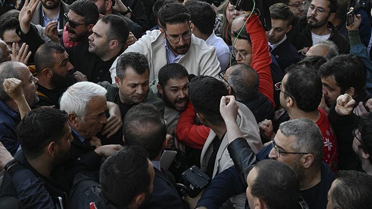 CHP’liler mutlak butlan kararı sonrası genel merkezde toplandı