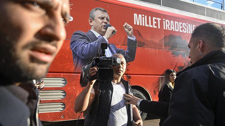 CHP’liler mutlak butlan kararı sonrası genel merkezde toplandı
