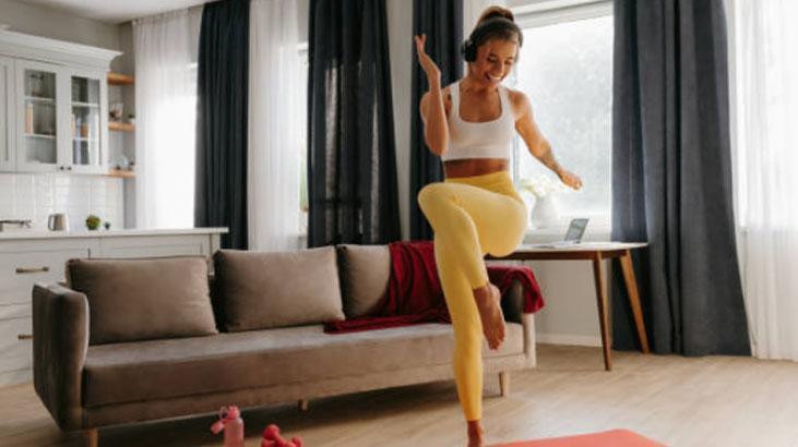 Çömelip kalkmak bile işe yarıyormuş Metabolizmayı koruyan yöntem: 20 dakikada bir yapılıyor