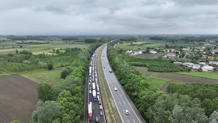 9 günlük tatil başladı, milyonlarca kişi yolda İşte trafiğin kilitlendi noktalar