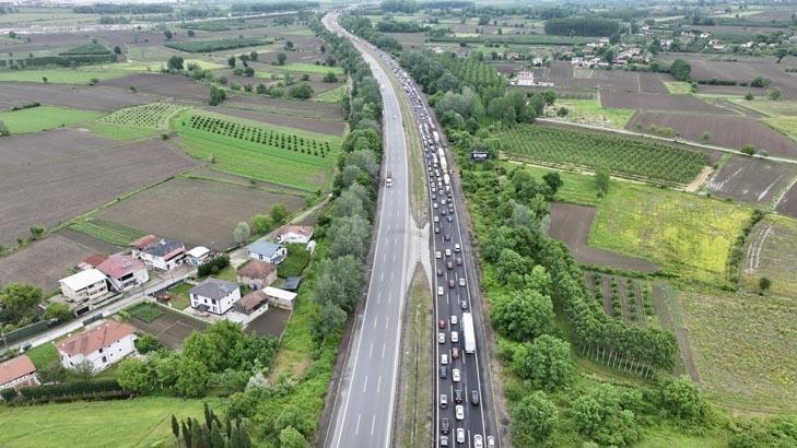 9 günlük tatil başladı, milyonlarca kişi yolda İşte trafiğin kilitlendi noktalar