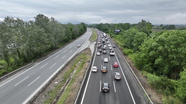 9 günlük tatil başladı, milyonlarca kişi yolda İşte trafiğin kilitlendi noktalar