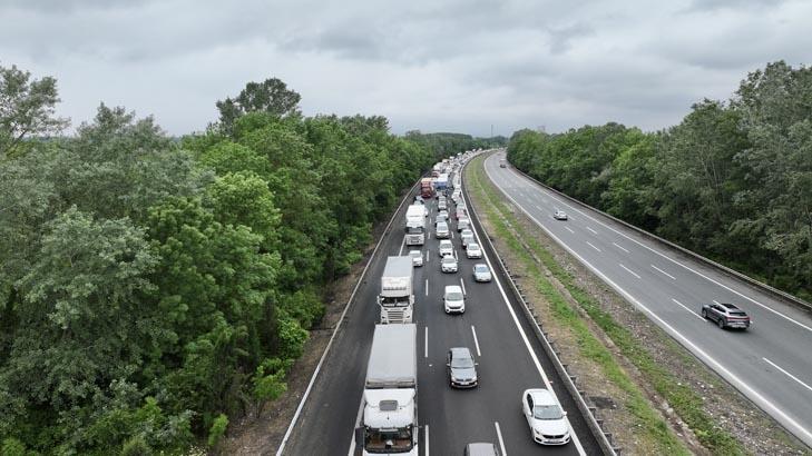 9 günlük tatil başladı, milyonlarca kişi yolda İşte trafiğin kilitlendi noktalar