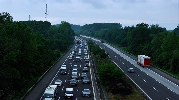 9 günlük tatil başladı, milyonlarca kişi yolda İşte trafiğin kilitlendi noktalar