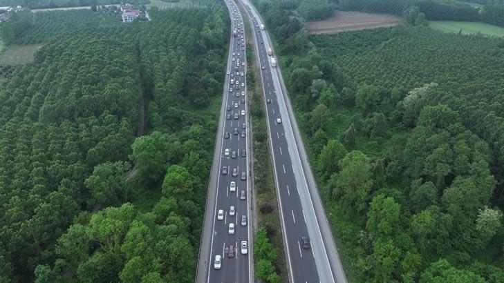 9 günlük tatil başladı, milyonlarca kişi yolda İşte trafiğin kilitlendi noktalar