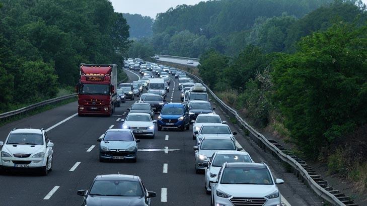 9 günlük tatil başladı, milyonlarca kişi yolda İşte trafiğin kilitlendi noktalar