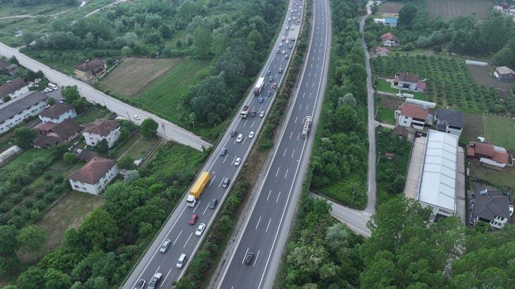 9 günlük tatil başladı, milyonlarca kişi yolda İşte trafiğin kilitlendi noktalar