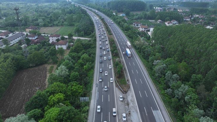 9 günlük tatil başladı, milyonlarca kişi yolda İşte trafiğin kilitlendi noktalar