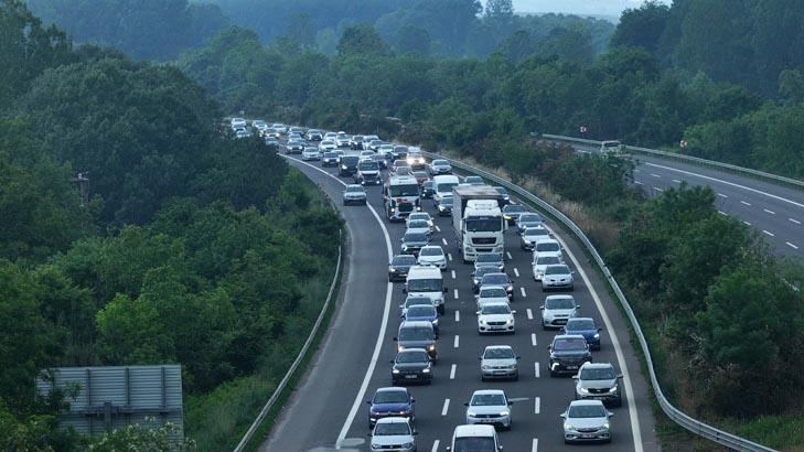 9 günlük tatil başladı, milyonlarca kişi yolda İşte trafiğin kilitlendi noktalar