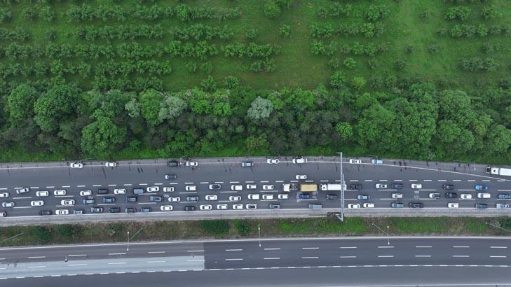 9 günlük tatil başladı, milyonlarca kişi yolda İşte trafiğin kilitlendi noktalar