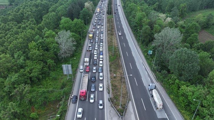 9 günlük tatil başladı, milyonlarca kişi yolda İşte trafiğin kilitlendi noktalar