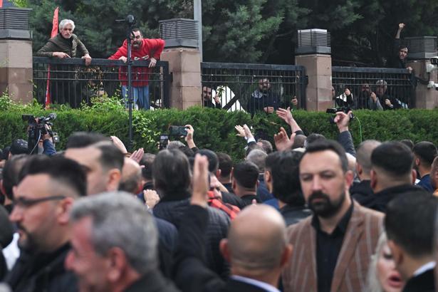 İstinafın CHP kurultay davası kararının ardından parti genel merkezinde gerginlik yaşanıyor
