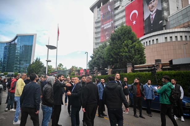 İstinafın CHP kurultay davası kararının ardından parti genel merkezinde gerginlik yaşanıyor