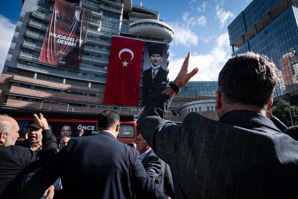 İstinafın CHP kurultay davası kararının ardından parti genel merkezinde gerginlik yaşanıyor