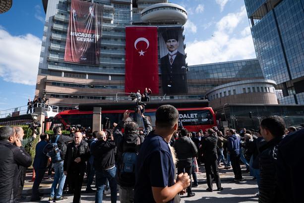 İstinafın CHP kurultay davası kararının ardından parti genel merkezinde gerginlik yaşanıyor