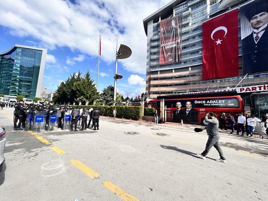İstinafın CHP kurultay davası kararının ardından parti genel merkezinde gerginlik yaşanıyor