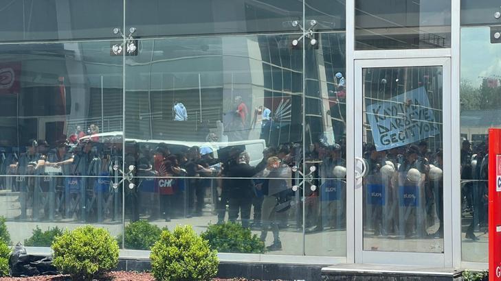 İstinafın CHP kurultay davası kararının ardından parti genel merkezinde gerginlik yaşanıyor