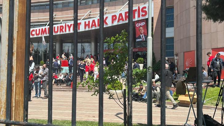 İstinafın CHP kurultay davası kararının ardından parti genel merkezinde gerginlik yaşanıyor