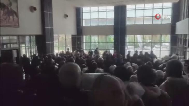 Polis tahliye için CHP binasında