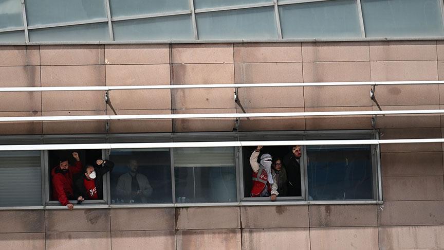 Polis tahliye için CHP binasında
