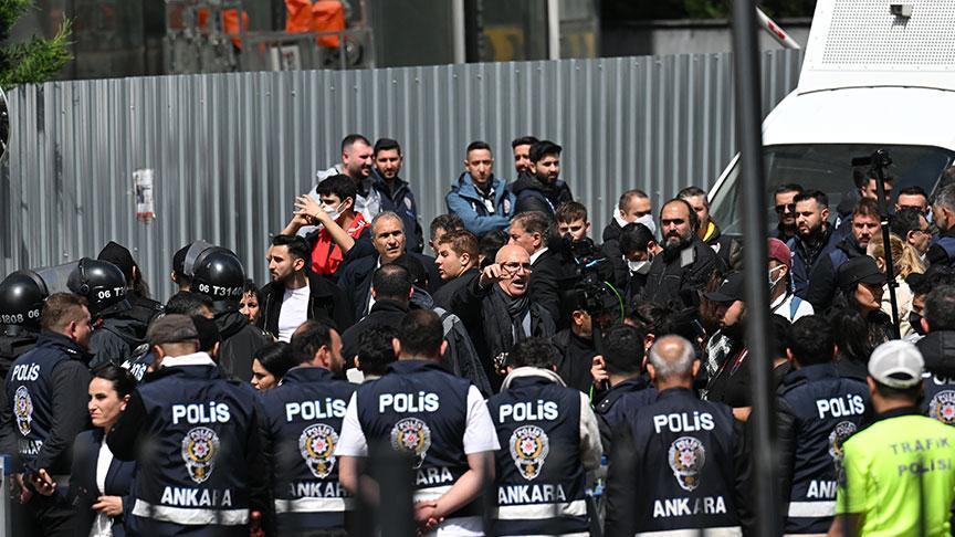 Polis tahliye için CHP binasında